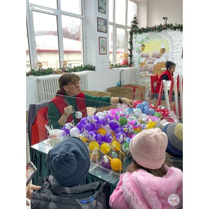 Excursie la Fabrica de Globulete Curtea de Arges, CU ATELIER DE PICTAT GLOBULETE #childrentour